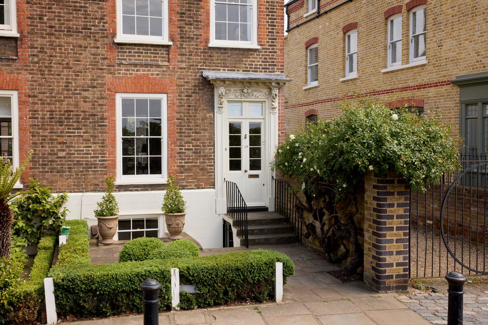 Kew Foot Road - Image 2